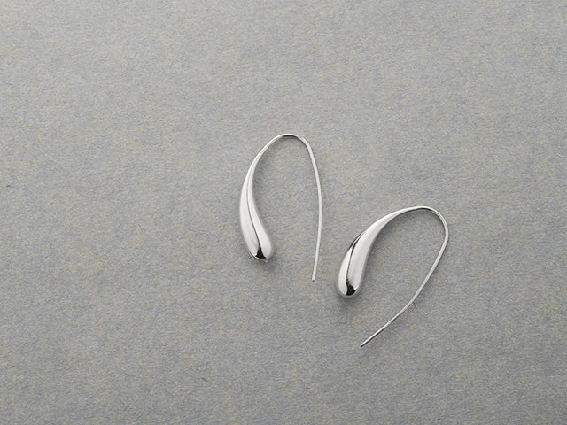 プラチナ フックピアス