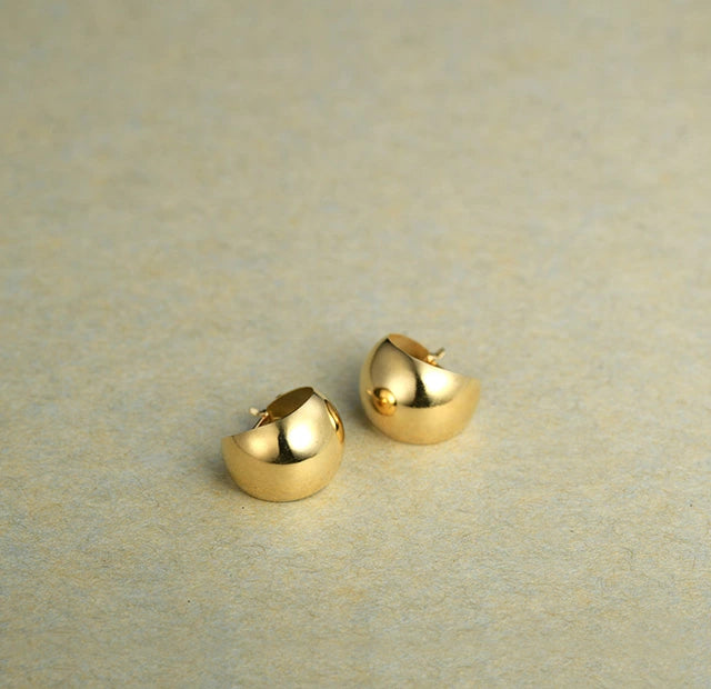 Moon-shape ピアス